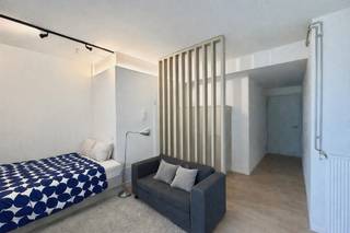 Ontdek deze moderne, instapklare studentenkamer van ca. 32 m² in een recent gebouw uit 2016, gelegen op één van de meest gewilde locaties...