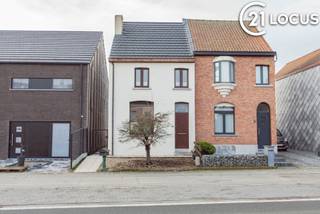 Ontdek deze uitzonderlijke opportuniteit in Beveren: een op te frissen, deels te renoveren woning met een ruime aanpalende weide, ideaal voor...