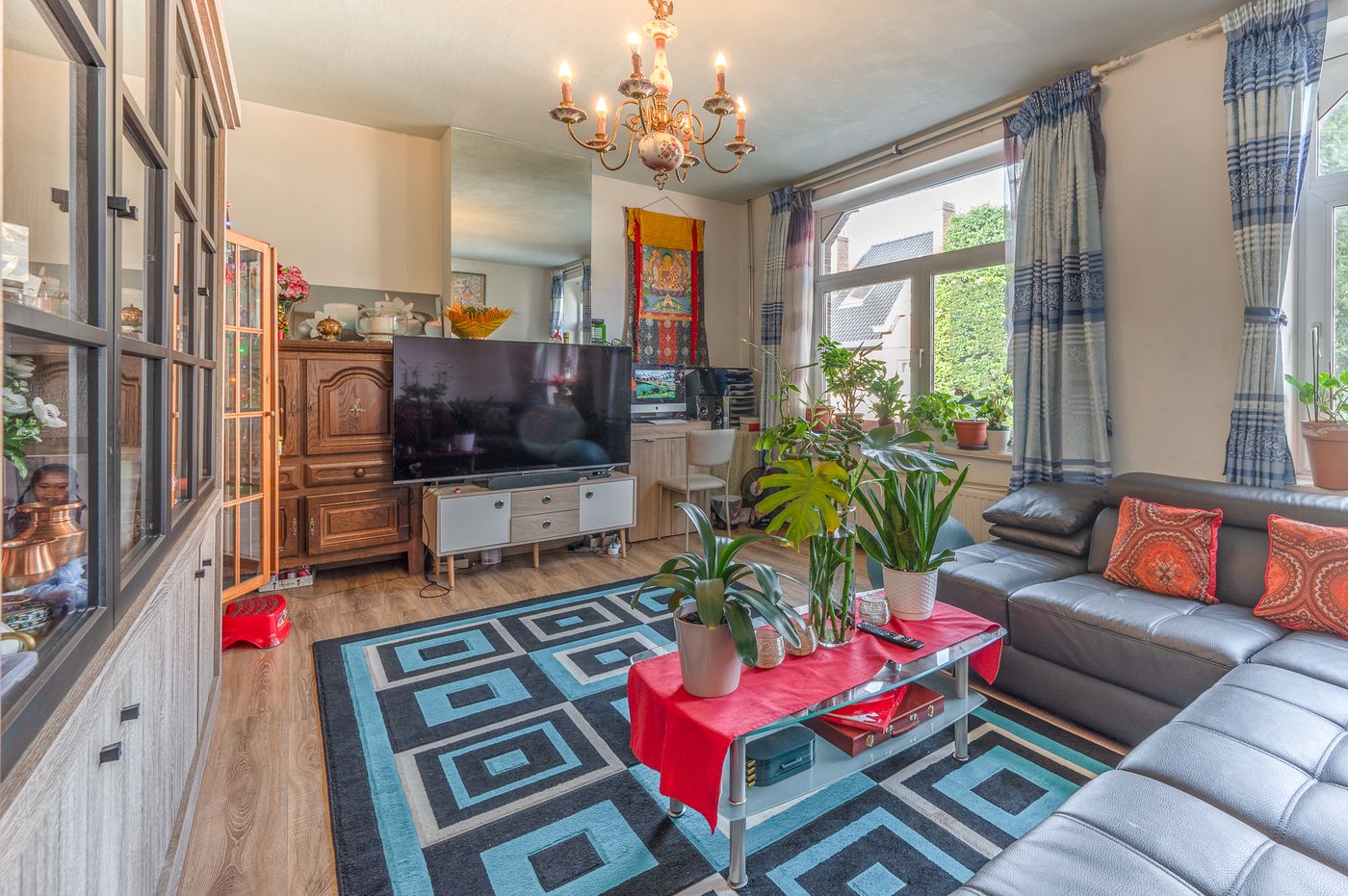 Ruime woning met atelier (65m²) en commerciële mogelijkheid in centrum Sint-Kruis - foto 1