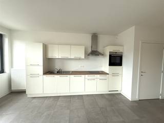 In de Rector de Somerstraat, blok 5, op de eerste verdieping en vlak bij de Beekstraat, bevindt zich deze erkende assistentiewoning. Het...