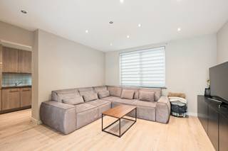 Te koop: Strategisch gelegen gezinswoning met garage en achteruitweg in TemseDeze gesloten gezinswoning op een strategische toplocatie nabij...