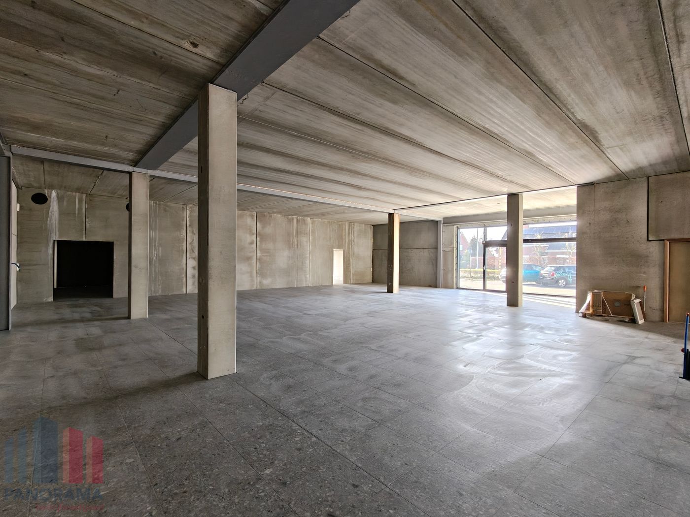 200 m² SHOWROOM/KANTOOR OP ABSOLUTE TOPLOCATIE IN ZEDELGEM - photo 3