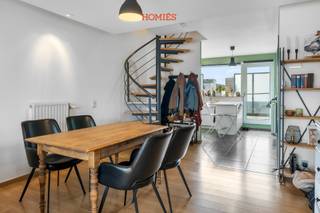**Bezoekmoment maandag 27/4 om 15u** Dit lichtrijke duplex appartement is rustig gelegen in de Schmaesveldstraat te Wilsele (3012), op de eerste...