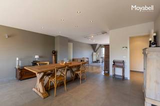 Deze uitzonderlijk lichtrijke en energiezuinige penthouse in residentie Reesinghenhof biedt een unieke woonervaring voor wie op zoek is naar...