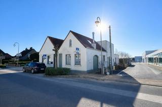 Charmante woning met 3 slaapkamers, een grote inpandige garage en een aangename stadstuin vol in de zon.Deze woning bevindt zich in het dorp van...