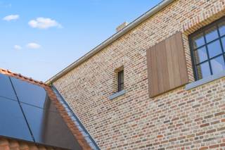 Ontdek deze exclusieve, landelijke nieuwbouwvilla op een royaal perceel van meer dan 30 are, gelegen in het groene Rijmenam, op de grens met Boortmeerbeek.<br />Geniet achteraan van een prachtig, vrij uitzicht over agrarisch gebied, ideaal voor dierenliefhebbers of voor wie houdt van rust, ruimte en een groene omgeving.<br /><br />Deze energieneutrale en toekomstgerichte villa wordt opgeleverd bij akte (± 4 maanden) en is uitgerust met verschillende moderne technieken zoals geothermie met vloerverwarming en -koeling. De villa wordt volledig afgewerkt met duurzame en hoogwaardige materialen voor een uiterst luxueuze uitstraling. Ook de tuin zal worden aangelegd, zodat u meteen zorgeloos kunt intrekken.<br /><br />Ontdek deze villa nu al via de grondplannen en video’s op onze website: www.imovastgoed.be<br />Alle vermelde prijzen zijn exclusief btw (21% op de constructie, 12% op de grondwaarde).<br /><br />Voor meer informatie of een bezoek kunt u ons steeds contacteren op het nummer 015/21.21.21 of via olivier.lievens@imovastgoed.be.<br />En als u zich afvraagt wat uw eigen woning waard is, neem dan gerust contact op voor een gratis waardebepaling.