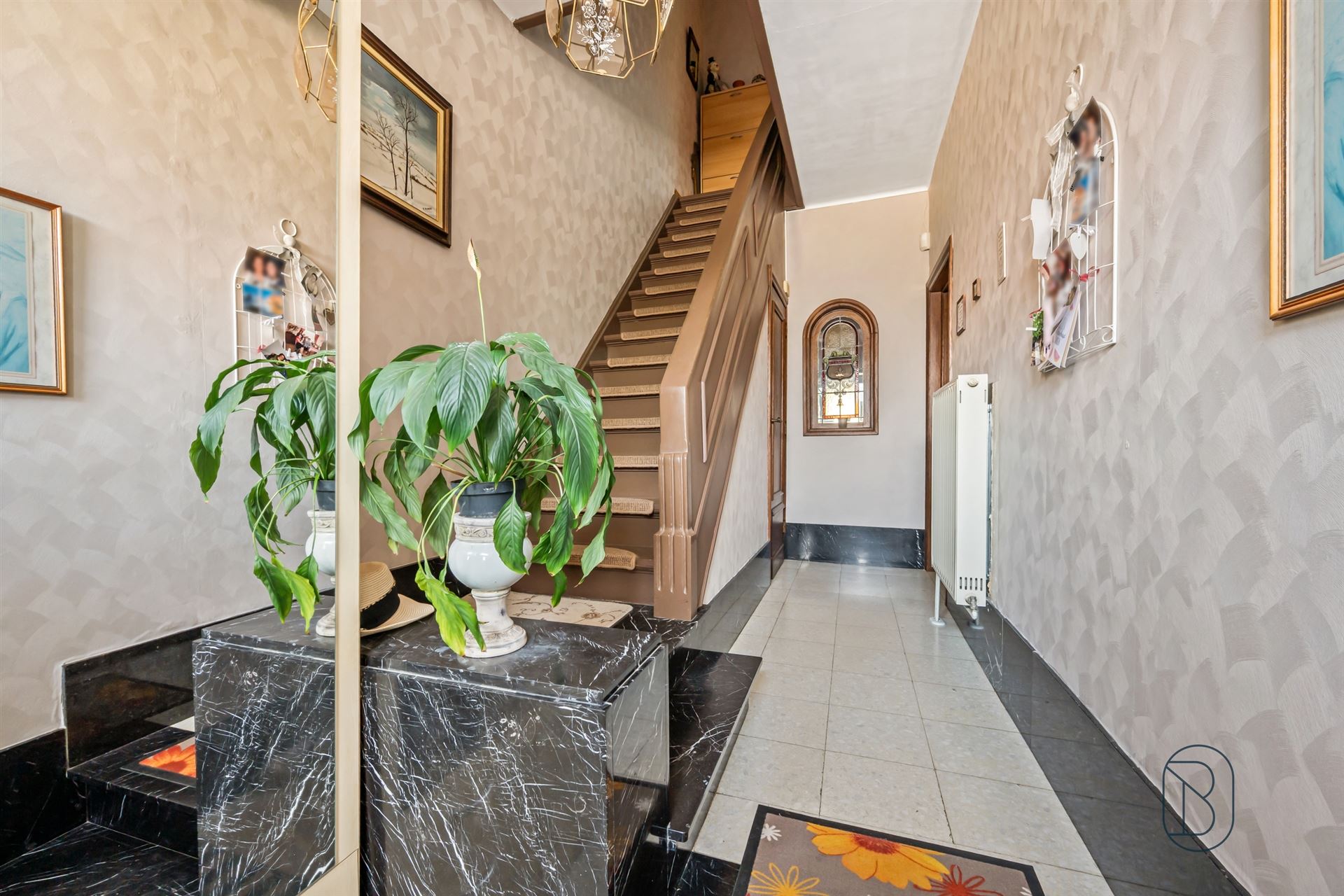 Instapklare 3-slpk woning met 2 garages, tuin en bouwgrond! - foto 5