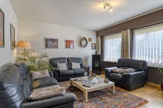 Op te frissen halfopen huis met veel potentieel te koop in Deerlijk. Deze woning met garage beschikt over 3 kamers, lichtrijke leefruimte, ruime...