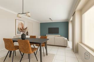 Deze woning met ingebouwde praktijkruimte biedt enorm veel potentieel voor wie wonen en werken wil combineren op één locatie!INDELING: op het...