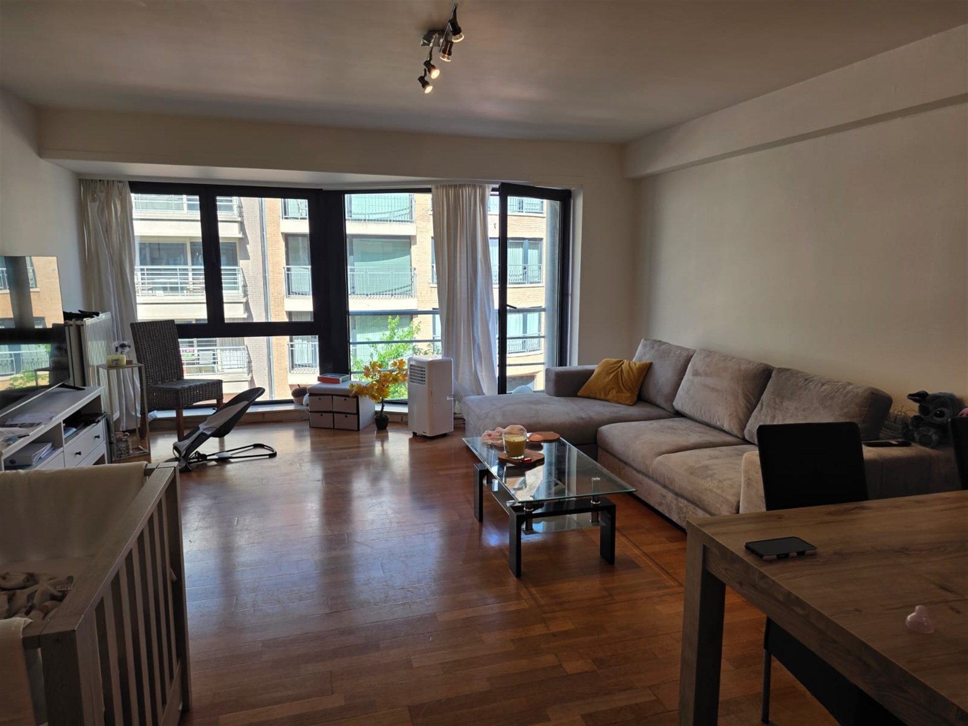 Lichtrijk 2-slaapkamerappartement met terras - foto 2