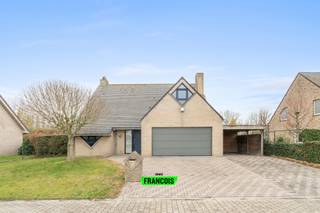 In de rustige en geliefde Vicognewijk vind je deze instapklare, vrijstaande villa op een zuidgericht perceel van 735 m².De woning ligt in een...