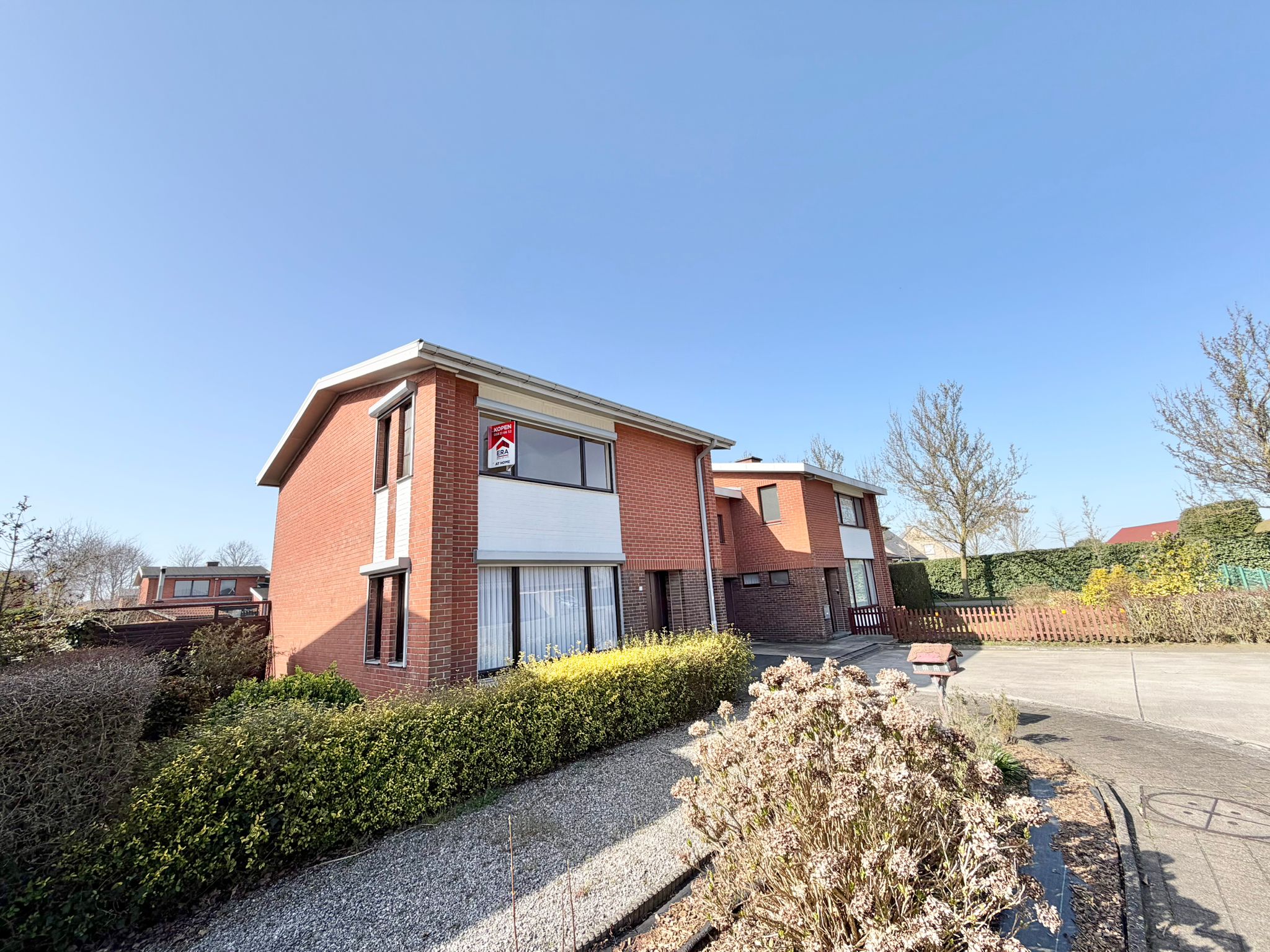 Ruime halfopen woning te renoveren in een rustige buurt. - foto 3