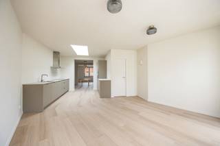 PRACHTIGE WONING MET 3 SLAAPKAMERS EN STADSTUIN IN HET CENTRUM VAN HASSELT (HOLLANDS VELD)!Deze prachtig totaal gerenoveerde woning uit 2025, gelegen...