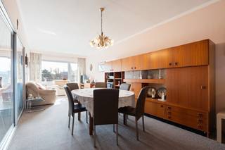 ent u op zoek naar een karaktervolle, verzorgde woning met ruime slaapkamers, garage en groot terras in centrum Burcht ? Lees hier dan zeker even verder ! <br /><br />GLVL: Op het gelijkvloers word u welkom geheten in een ruime inkomhal (14m²) waar we toegang krijgen tot een aparte wc, de wasplaats (9m²), een gigantisch grote garage van maar liefst 35m² groot en het terras (24m²) <br /><br />1steV: Via de spiraaltrap komen we terecht in een aangename woonkamer (met grote ramen voor lekker veel lichtinval) een open keuken, eetkamer en berging, die samen maar liefst 45m² groot zijn. De hal leidt ons verder naar de badkamer (6m²) met ligbad en douchefunctie, een dubbele wastafel en extra toilet, die ook vanuit de hal bereikbaar is.<br /><br />2deV: op de tweede verdieping kunnen we 4 volwaardige slaapkamers vinden, genoeg ruimte voor iedereen dus! 

<p>Gelegen in een rustige buurt in het centrum van Burcht, op wandelafstand van school, winkels en met een vlotte verbinding naar de invalswegen, stellen wij u graag deze woning voor : een warme thuis met voldoende ruimte, betonnen vloeren, zonnepanelen en tal van mogelijkheden om naar uw eigen smaak te moderniseren.</p>

<p>Mis deze opportuniteit niet en plan snel uw bezichtiging in met uw makelaar</p>