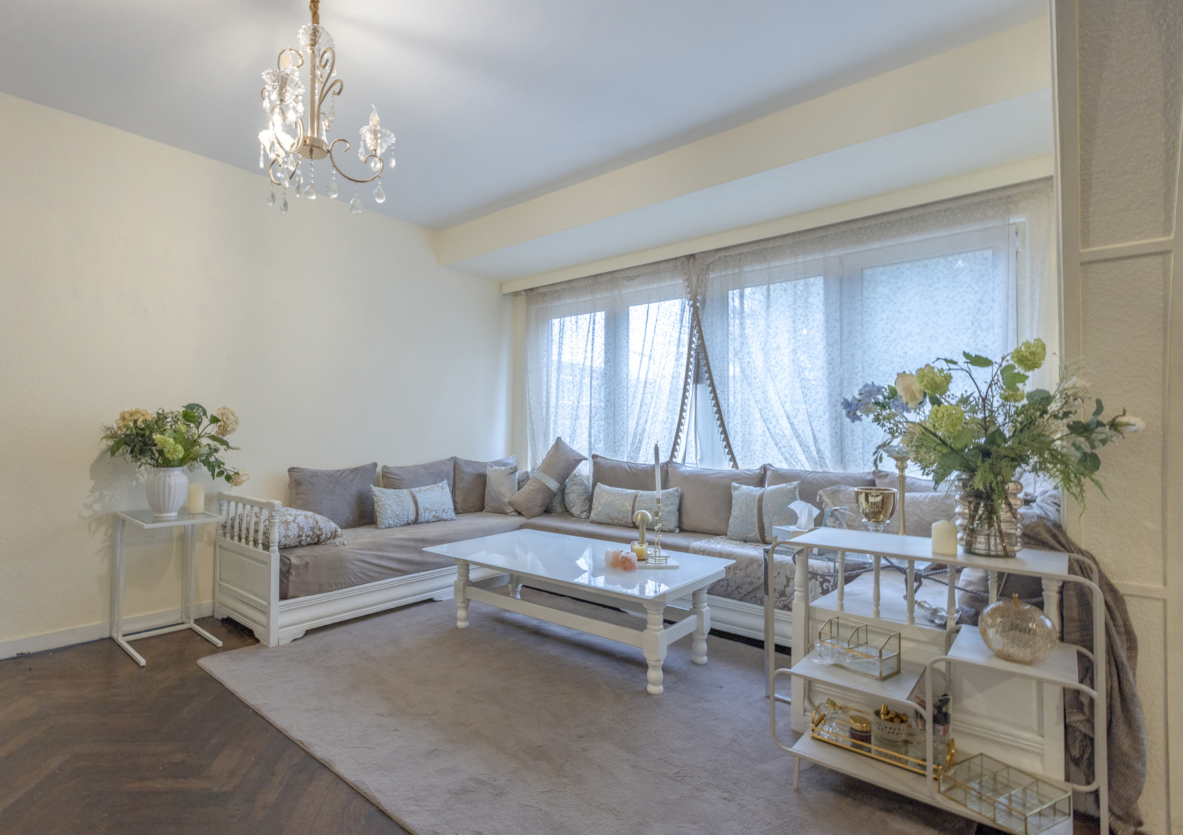 Opbrengsteigendom met twee appartementen en 6 garages. - foto 3