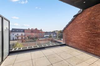 Voor meer info of een bezoek, bel 053 59 49 34 - In het centrum van Aalst bevindt zich dit charmevol nieuwbouwproject “De Kluys”. Deze...