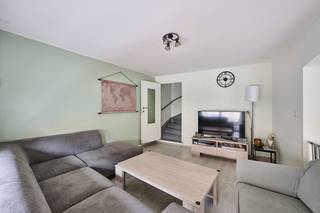 Instapklare, gerenoveerde woning met 2 slaapkamers en ruim terras in rustige straat van Schepdaal.In een aangename en rustige straat nabij het...