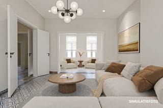 Vous cherchez une propriété qui impressionne vraiment ? Ce presbytère magnifiquement rénové allie grandeur historique et confort de vie contemporain. Les hauts plafonds, les cheminées d'origine, les grandes fenêtres et l'abondance de lumière et d'espace sont autant d'éléments qui attirent l'attention des amateurs de caractère et de classe.<br />Cette propriété offre plus qu'une simple habitation : avec plusieurs chambres, des espaces de vie spacieux et des pièces polyvalentes, c'est l'endroit idéal pour ceux qui recherchent de l'espace et de la flexibilité. Parfait pour les familles, les indépendants ou ceux qui souhaitent combiner un cabinet ou un bureau à domicile avec une vie confortable. Le grenier spacieux offre également de nombreuses possibilités d'extension.<br />L'aspect pratique n'est pas en reste dans cette maison : un sous-sol, un double garage et un jardin joliment aménagé et ne nécessitant que peu d'entretien apportent un confort supplémentaire.<br />L'emplacement ? Un avantage absolu : central, avec des magasins, des écoles et des transports publics accessibles à pied et un accès direct à l'autoroute E40. Vivre ici devient vraiment insouciant et efficace.<br /><br />Une opportunité unique pour ceux qui recherchent du caractère, du confort et un potentiel d'avenir. <br />C'est un bien qu'il faut absolument voir !