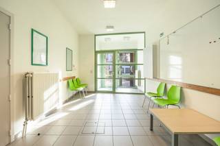 Modern en lichtrijke kantoorruimte in het hart van Opwijk! Dit pand is uiterst geschikt voor een klein bedrijf, consulentschap of...