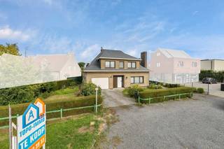Voor meer info of een bezoek, bel 054 69 39 36 - Nabij het centrum van Ninove bevindt zich deze solide woning! Winkels, scholen, treinstation...