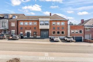 Interesse? Meer informatie op www.SWEVERS.be. - Dit handelspand met ruime woning in het centrum van Lummen biedt een uitzonderlijke combinatie...