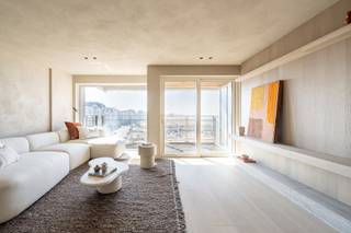En vente exclusive : Appartement de rêve avec vue panoramique sur la mer et superbes terrasses à l'avant et à l'arrière, situé au 5ème étage de...