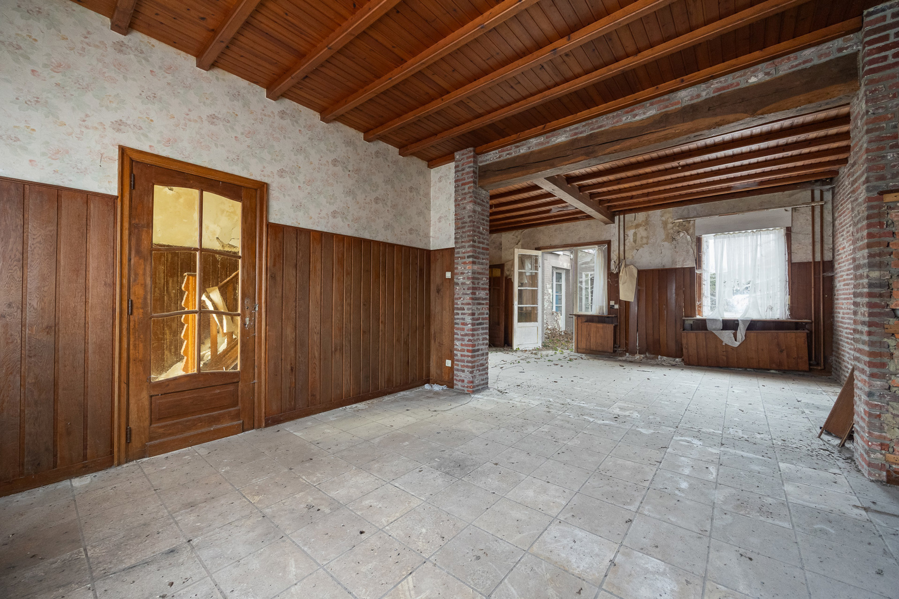 Prachtig landelijk gelegen, te renoveren woning met veel potentieel - foto 5