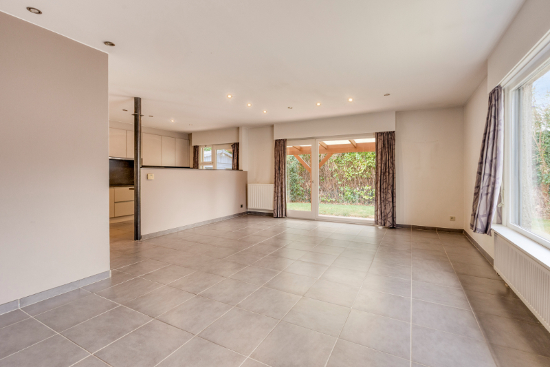 Laagbouwwoning met 3 slaapkamers, garage en tuin - photo 4