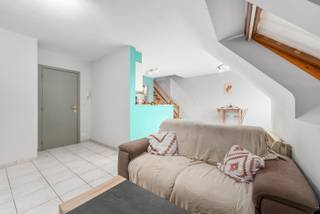 Dit duplex appartement (tweede en derde verdieping) is ideaal voor zelfbewoning of als investering. Het appartement bevindt zich op een...