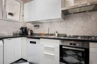 <p><span>Een opbrengsteigendom / handelshuis bestaande uit 3 appartementen en een handelsgelijkvloers.</span></p><p><span> </span></p><p><span>De Kattenberg is een iets rustigere straat doch zeer dicht bij de Turnhoutsebaan.</span></p><p><span> </span></p><p><span>* het handelsgelijkvloers is 168m² groot</span></p><p><span>* afzonderlijke ingang naar 3 appartementen (elk +/- 70m²)</span></p><p><span>* gemene delen in normale staat,</span></p><p><span>* huur inkomen app. 1.650euro per maand. (kan geïndexeerd worden naar 2291€)</span></p><p><span>* het gebouw moet niet gerenoveerd worden</span></p><p><span>* handelspand momenteel vrij</span></p><p><span>* ventilatie in de badkamers</span></p><p><span>* keukens: hedendaags comfort</span></p><p><span>* ASBESTVEILIG</span></p><p><span> </span></p><p><span>Het gebouw bevindt zich op een strategische locatie dichtbij het centrum, vlot bereikbaar.</span></p><p><span> </span></p><p><span>epc glvls handelspand label B</span></p><p><span>epc 1ste 106 kwh label B</span></p><p><span>epc 2de 105 kwh label B</span></p><p><span>epc 3de 172 kwh  label B</span></p><p><span> </span></p><p><span> </span></p><p><span> </span></p><p><span> </span></p>