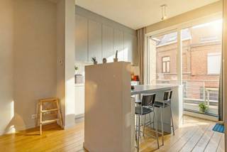 OPEN DEUR Do 30/4. Deze stadswoning is vrijblijvend te bezichtigen op donderdag 30 april tussen 17u30 en 18u30. U bent van harte welkom! Wij bieden...