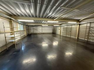 Deze stockageruimte van 182 m² is gelegen op een interessante locatie langs de Vilvoordsesteenweg in Grimbergen en biedt een...