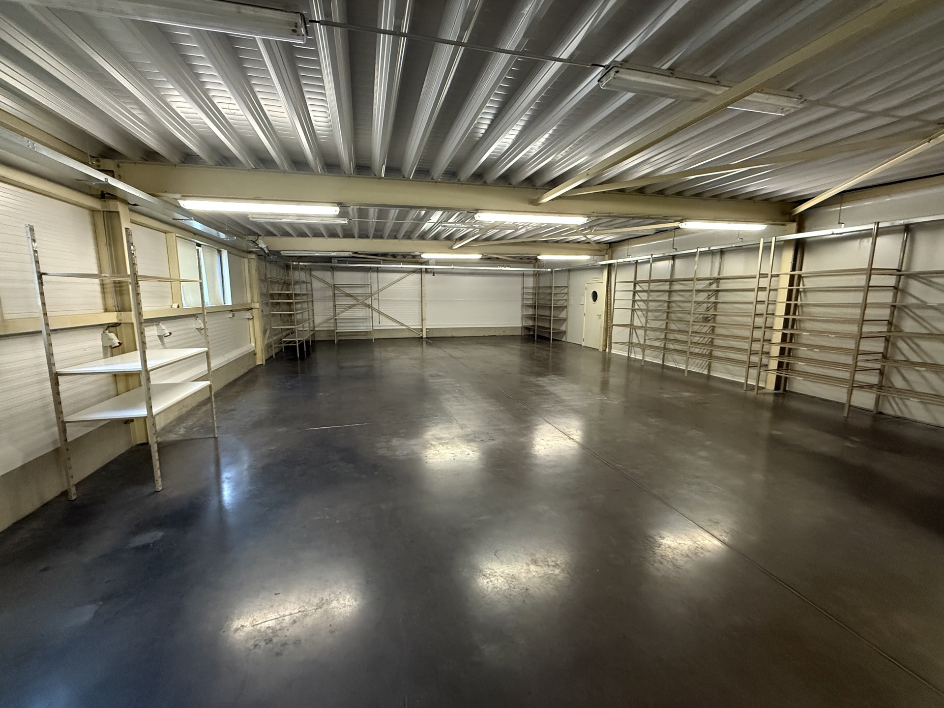 Grote opslagplaats (181m²) op interessante locatie - foto 3