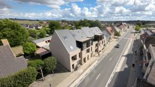 <span><span>Residentie 'Jagershof', verwijzend naar de vroegere Feestzaal gelegen langs de Woumenweg (invalsweg Ieper-Diksmuide), is een unicum voor Diksmuide en omstreken. De realisatie is ontwikkeld door FI2BUILD die zich als bouwheer profileert als bijzonder klantgericht, vernieuwend en beschikt over een duidelijke visie wat betreft toekomstgericht wonen. De residentie bevindt zich op wandelafstand van het centrum van Woumen waar men tal van kwalitatieve handelszaken kan aantreffen. Ook de grote winkelketens bevinden zich bij intrede van Diksmuide op enkele minuten rijden van de locatie. <br /><br />Residentie 'Jagershof' beschikt over <strong>11 ruime appartementen</strong> met <strong>2 of 3</strong> slaapkamers en een totale <strong>oppervlakte variërend van 88 m² tot 144 m²</strong>. Daarnaast beschikt elk appartement ook over 1 of meerdere terrassen van <strong>9 m² tot 29 m²</strong>. Achterliggend biedt de residentie 5 garages aan (voorzien van automatische sectionaalpoort), 6 parkeerplaatsen, een afzonderlijke (afgesloten) fietsenberging en een pétanque plein. Kopers die op heden instappen in dit nieuwbouwverhaal hebben bijkomende voordelen, ondermeer de vrije keuze in de afwerking van de keuken, badkamer en de vloer van uw appartement. Het lastenboek voorziet ruime mogelijkheden voor de koper om zijn eigen accent te leggen in de verdere afwerking (ruime budgetten voorzien voor verdere afwerking - op te vragen bij makelaar).<br /><br />Bij de ontwikkeling werd door de bouwheer een bijzondere aandacht besteed aan <strong>kwalitatieve en duurzame materialen</strong> in combinatie met een unieke en karaktervolle architectuur (architectenbureau Vanhoorn-Maeckelbergh) passend bij deze locatie. Naast de vormgeving zijn ook de keuze van technieken hierbij van essentieel belang, hierbij koos men resoluut voor <strong>uiterst energiezuinige en vernieuwende methodes</strong>. Ieder appartement zal afgewerkt worden met een <strong>Smart Air Klimaatsysteem</strong> (via individuele <strong>lucht/lucht warmtepomp</strong> per appartement), een uniek een vooruitstrevend systeem die koeltechnische warmte of koude omzet in warm/koude lucht en via kanalisatie verdeeld (in combinatie met een <strong>ventilatie systeem D</strong>). Door deze keuze beschikt het appartement over een volwaardig acclimatisatie systeem waardoor elke bewoner tijdens warme zomermaanden zijn appartement perfect <strong>kan koelen (airco)</strong>! Een thermostaat per ruimte behoort hierbij ook tot de mogelijkheden (zie lastenboek). Tevens beschikt ieder appartement over zonnepanelen individueel aangesloten (geen gasaansluiting meer in deze residentie). <br /><br /><strong>Appartement 01.04 </strong>is een appartement gelegen op het eerste verdiep van <strong>ca. 88m²</strong> bewoonbare oppervlakte (<strong>2 slaapkamers</strong>). Het appartement beschikt over <strong>ca. 16m² </strong>aan terras (afgewerkt met tegels op tegeldragers). Wens je meer info en het lastenboek te bekomen van dit appartement? Neem dan even verder contact op met de makelaar en wij bezorgen u de brochure + lastenboek zodat je een totaalbeeld krijgt van dit interessant aanbod. <br /><br /><u><strong>Bijzondere troeven:</strong></u></span></span>
<ul>
<li><span><span>Kleinschalige residentie, lage gemeenschappelijke kosten; </span></span></li>
<li><span><span>Rustige ligging doch dicht bij het centrum ( <strong>je kijkt achteraan uit op groen</strong>);</span></span></li>
<li><span><span>Modernste technologie (<strong>Smart Air systeem, zonnepanelen,...</strong>)</span></span></li>
<li><span><span>Karaktervolle en unieke architectuur;</span></span></li>
<li><span><span>Ruime appartementen met veel lichtinval;</span></span></li>
<li><span><span><strong>beste prijs/kwaliteit </strong>verhouding;</span></span></li>
<li><span><span>De gekozen technieken laten ook toe om uw appartement in de zomer te koelen (<strong>airco</strong>)!</span></span></li>
<li><span><span>Parkeerplaatsen en garages achterliggend beschikbaar (<strong>gemetste garages </strong>- geen goedkope prefab);</span></span></li>
<li><span><span><strong>Fietsenstalling en vuilnislokaal </strong>aanwezig; </span></span></li>
<li><strong><span><span>Laadpalen voorzien om elektrisch te laden; </span></span></strong></li>
<li><span><span>...</span></span></li>
</ul>
<span><span>Kom langs op kantoor en ontvang een unieke <strong>verkoopbrochure </strong>van Residentie Jagershof</span></span><br /><br /><span><span>Bent u op zoek naar een prachtig en ruim appartement in een kleinschalige residentie als investering of als eigen bewoning?<br />Kom dan snel even langs bij ons op kantoor voor meer uitleg! <strong>Contacteer ons via 051 50 11 51.</strong> </span></span><br /><span><em>Opleveringsdatum na te vragen bij ons op kantoor en in functie van voorverkoop. </em></span>