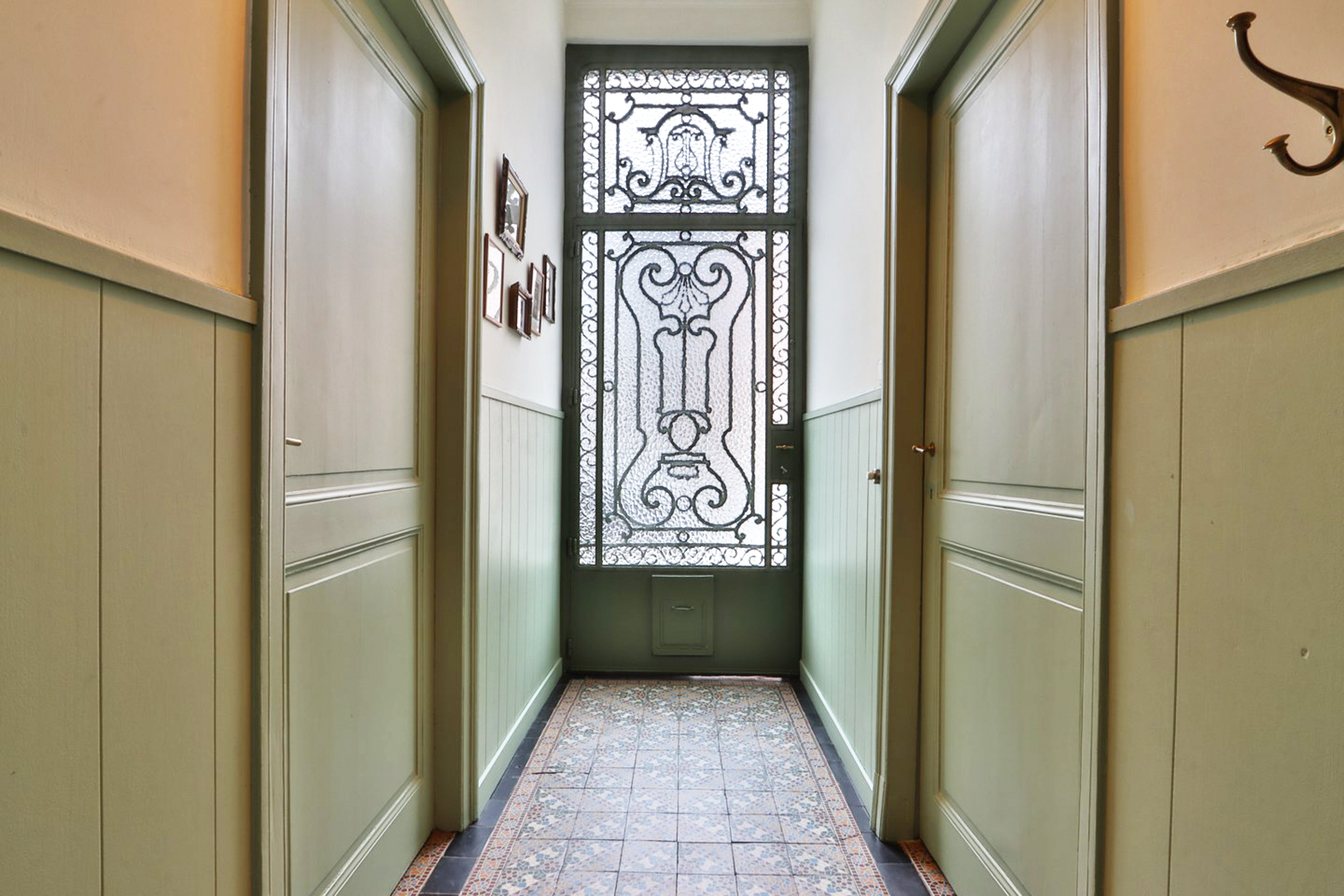 Authentiek gerenoveerde woning met schuur en tuin in Melsele - foto 2