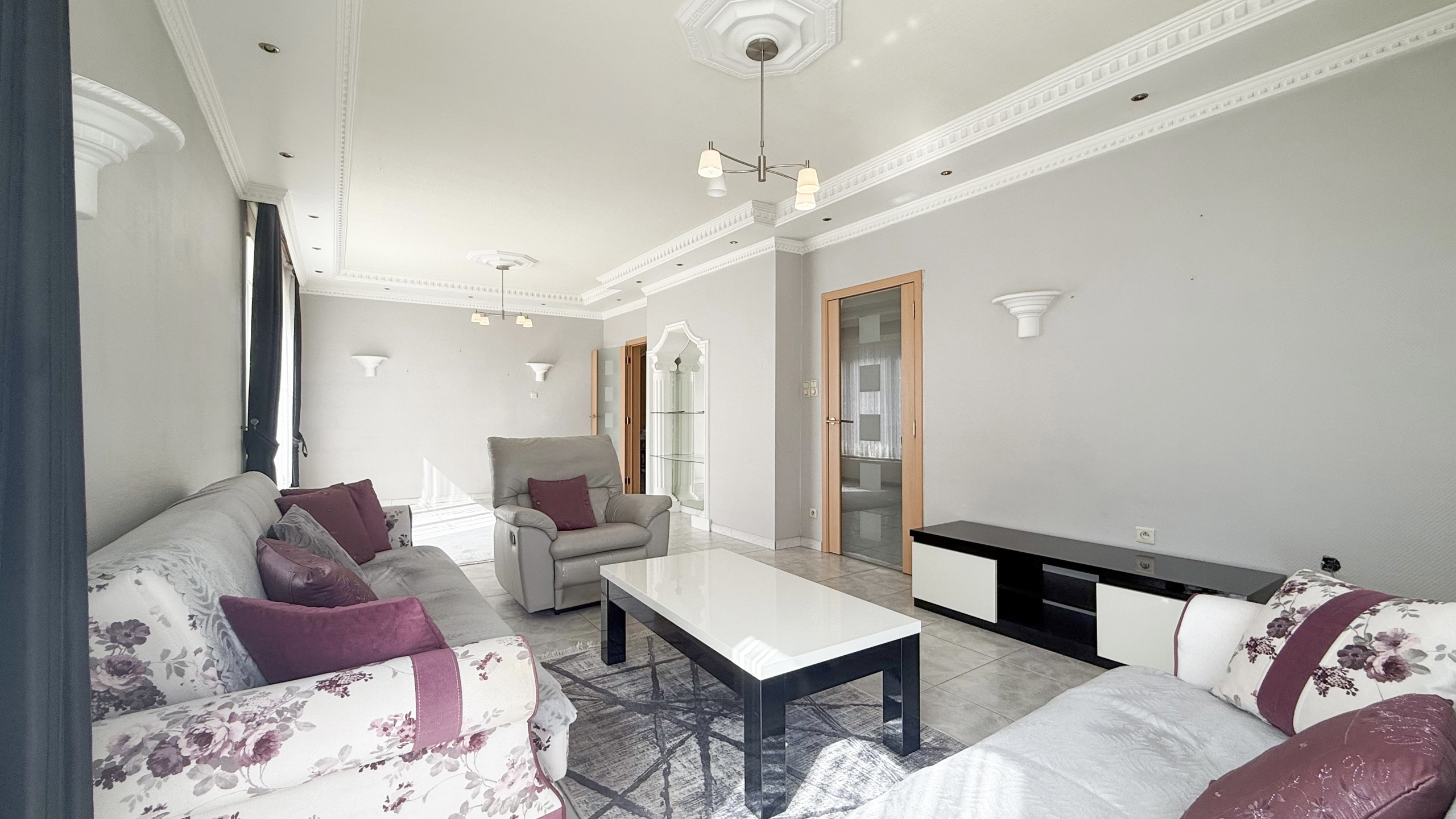 Ruime woning met 4 SLPK op een toplocatie! - foto 3