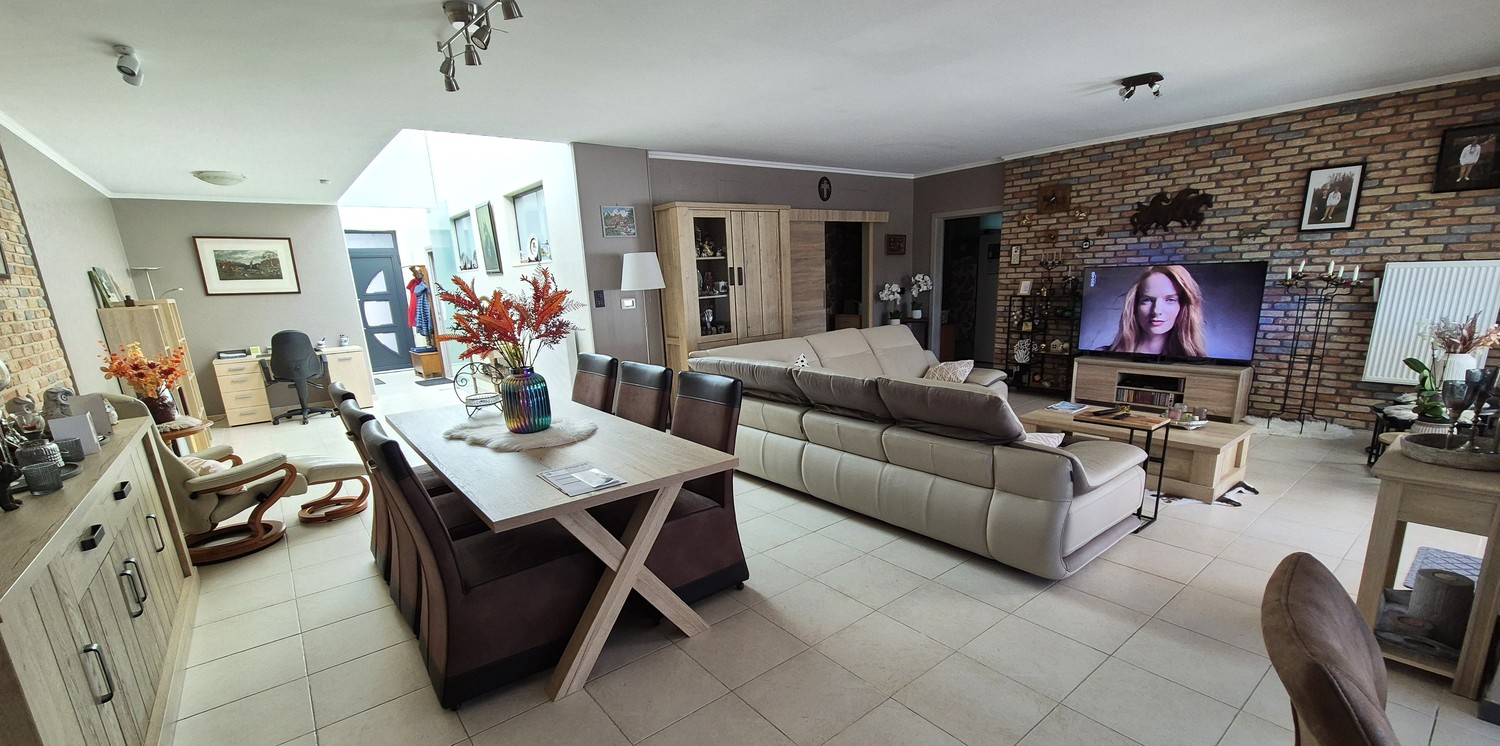 Instapklare gelijkvloerse parel met zwembad, zonnepanelen en ruimte voor zorg of professionele invulling - foto 3