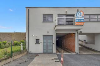 Voor meer info of een bezoek, bel 054 69 39 36 - Dit rustig gelegen en lichtrijk appartement nabij het centrum vormt de ideale woning voor...