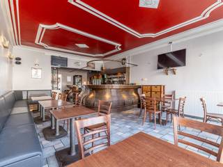 WE INVEST Sud-Luxembourg presenteert u dit karakteristieke gebouw in het hart van Virton. Het wordt momenteel gebruikt als café-restaurant en...