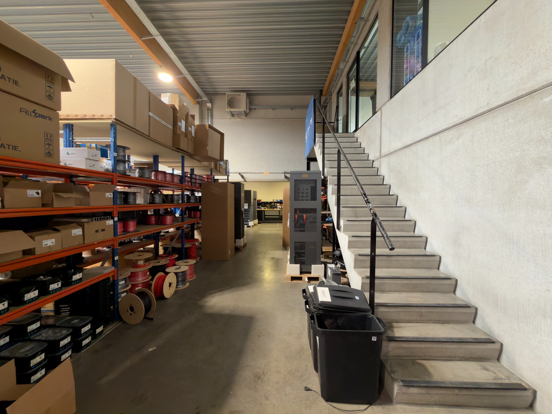 Magazijn 800 m² met bijhorende kantoorruimte (+/- 170 m²) te huur in Gavere - photo 5