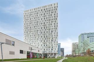 <p>Discover this bright and practically laid out studio on Ellermanstraat 61 bus 212 in Antwerp. The studio is in a pleasant location close to the Eilandje, the MAS and numerous cozy restaurants and cafes. Thanks to the spacious 15 m² terrace, you will enjoy a nice outdoor space here, ideal for relaxing or eating outside.</p><p>The studio features an open living space with plenty of natural light and a compact, functional kitchen. It is equipped with a refrigerator, two gas stoves, an oven and a sink. The bathroom has a shower, toilet and sink. In addition, the studio has a basement storage room and its own bike rack in the common parts, providing additional convenience and practical storage space.</p><p>Layout:<br />- Living/sleeping area<br />- Open kitchen<br />- Bathroom with shower, toilet and sink<br />- Terrace (15 sqm)</p><p>Amenities:<br />- Living area: 30 m²<br />- Spacious terrace (15 m²)<br />- Bright studio<br />- Cellar storage<br />- Private bicycle rack in the common parts</p><p>Information:<br />- Price: €144,000<br />- Energy efficient: EPC label B<br />- Urban planning information: Vg | Wg | Gmo | Gvkr | Gvv</p><p>Contact:</p>