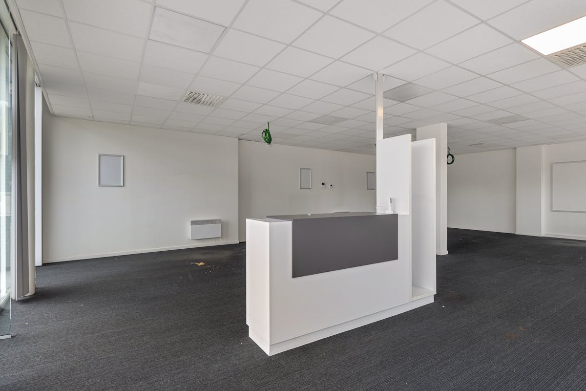 Office for rent at a prime location in Kortrijk. - photo 4