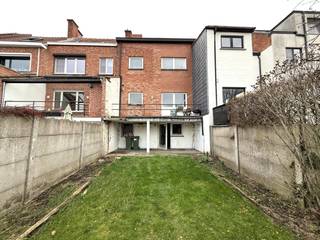 Dit aangename appartementje is gelegen op wandelafstand van het centrum van Dendermonde en biedt een vlotte verbinding met openbaar vervoer...