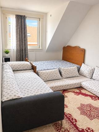 <p><span>Découvrez ce bel appartement d'une chambre à louer à Edegem. Il offre un espace de vie confortable, une chambre spacieuse et une atmosphère accueillante. Il convient parfaitement à une personne seule ou à un couple à la recherche d'un logement agréable.</span></p>
<p><span>Situé à Edegem, l'appartement permet de profiter d'un cadre résidentiel avec des commerces, des services et des transports à proximité.</span></p>