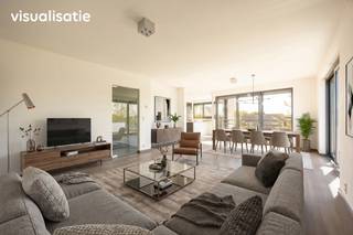 <span><strong><span>Mooi appartement (+/- 110 m²), rustig gelegen met 2 slaapkamers, dakterras (38 m²) en grote garage inbegrepen! Epc-label: B</span></strong></span><br /><br /><span><em><strong>Ligging:</strong></em></span> rustige ligging nabij het centrum<br /><br /><span><em><strong>Indeling:</strong></em></span> inkomhal, gastentoilet, woonkamer, keuken, keukenberging, twee slaapkamers, badkamer, wasplaats, dakterras, garage<br /><br /><span><em><strong>Omschrijving:</strong></em></span> mooi appartement op de derde verdieping in een gebouw met nette gemeenschappelijke delen en voornamelijk eigenaars als bewoners. Rustige ligging met scholen, winkels en autosnelweg op enkele minuten. Indeling: inkomhal met gastentoilet. Via de glazen securexdeur toegang tot de woonkamer. Deze woonkamer is zeer licht en modern. Aansluiting voor gashaard en automatische zonnescreens zijn aanwezig. Open keuken met kastwerk, een kookeiland, natuurstenen werkblad en toestellen. Aansluitende keukenberging. Vanuit de woonkamer heeft men toegang tot het fantastische zuidgerichte terras met zonneluifel (+/- 38 m²). Nachthal met toegang tot de twee slaapkamers, de badkamer met inloupdouche en badkamermeubel. Wasplaats met cv ketel (Vaillant) op gas. In de kelderverdieping (via lift bereikbaar) heeft men een zeer ruime garage (diepte 9m), voorzien van een automatische poort.<br /><br />Gemeenschappelijke lasten: +/- € 70/maand<br />Epc-score: 167 kWh/m²<br />Conforme elektriciteit tot 2051<br />Eye catcher? een zonovergoten terras, veel lichtinval en een erg grote en brede garage waar naast de wagen makkelijk fietsen en extra spullen veilig en droog kunnen worden gestockeerd!<br />Werk? Het appartement kan wel wat verf gebruiken.<br /><br /><span><span><em><strong>Bijzondere informatieplicht:</strong></em></span> in aanvraag</span>