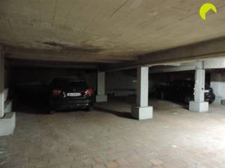 In the pleasant and coveted "Pulhof"neighborhood we find this indoor pitch in an apartment building. The pitch, accessible via a driveway with...