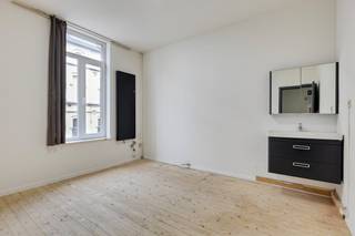 Investment property for sale in Ledeberg consisting of 5 rooms and 1 studio within cycling distance of the historic center of Ghent. Conformity certificates are still valid for the entities until 2028.The rear facade of the building was just insulated with 14 cm of insulation.The rental value of the building is around €3,300 per month.The EPC-F label is the result of the fact that all entities have their own electric vehicleThis property is subject to the renovation obligation imposed by the Flemish government for residential buildings (unless demolished within 5 years of purchase). For more information, consult the website of the Flemish Energy and Climate Agency at https://www.vlaanderen.be/een-woning-kopen/renovatieverplichting-voor-residentiele-gebouwenRegister of measures: no