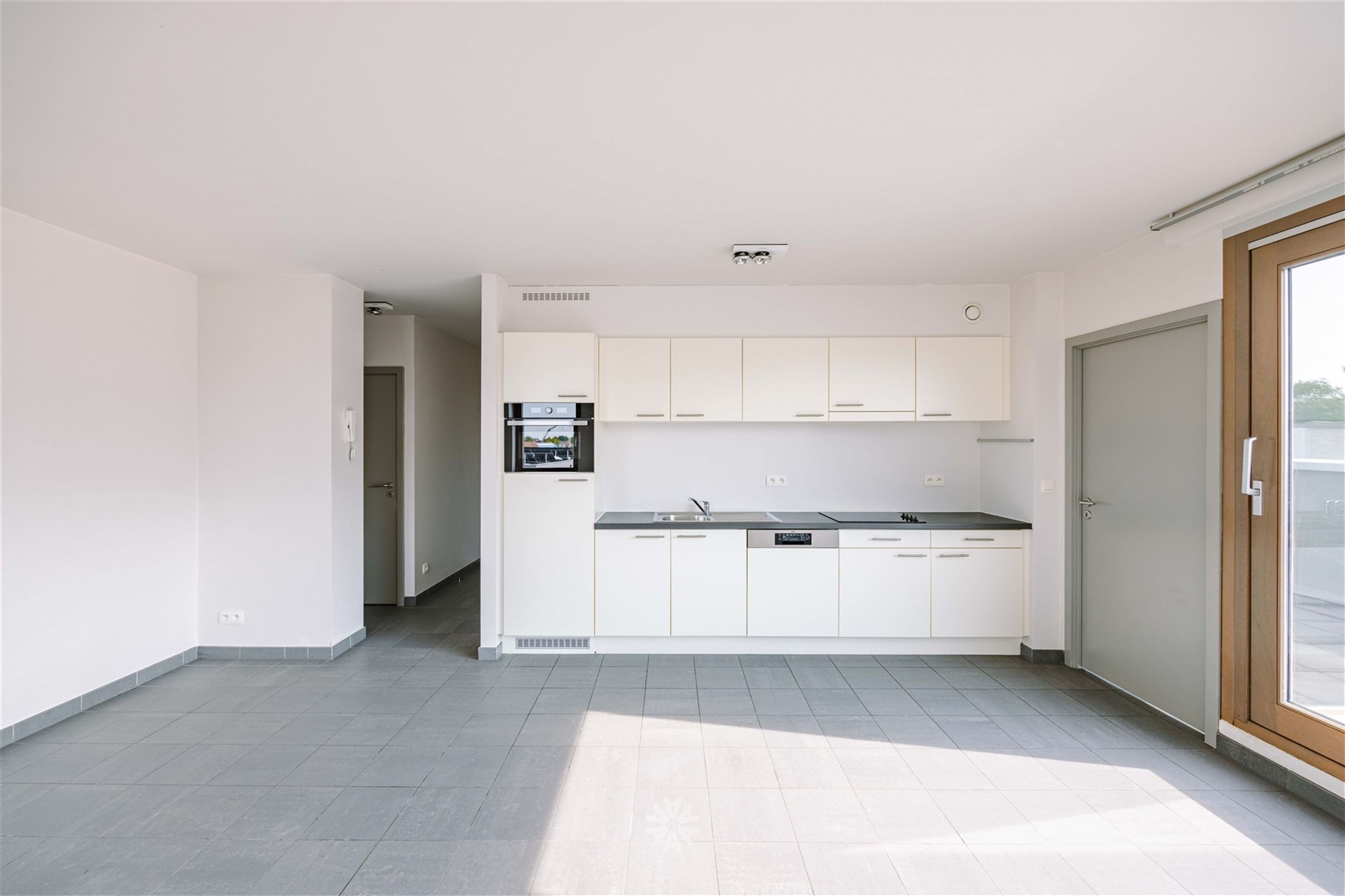 Turnkey rooftop apartment with spacious, sunny terrace at Ghent's Sint-Pieters station - photo 4