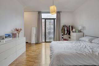 Lichtrijk 1 slaapkamerappartement (94 m²) gelegen aan de Chaussée de Waterloo in Elsene, op wandelafstand van Chatelâin, Parc Ten Bosch,...