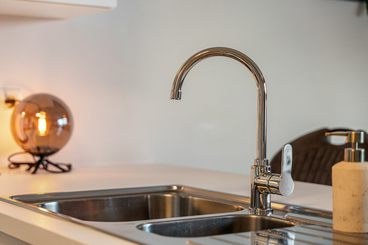 Modern en licht Duplexappartement met 3 slk berging en autostpl - foto 5